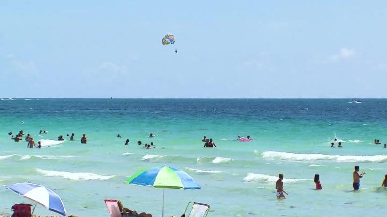 Topless Concurrido Y Muy Divertido Es Miami Beach CNN Video