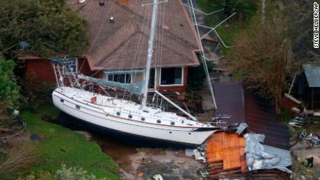 Saturday, September 15, 2018, a sailboat is pushed against a house and a garage collapsed after the violent wind and the rain of Florence, become a tropical storm, blew on New Bern, N.C. (AP Photo / Steve Helber)