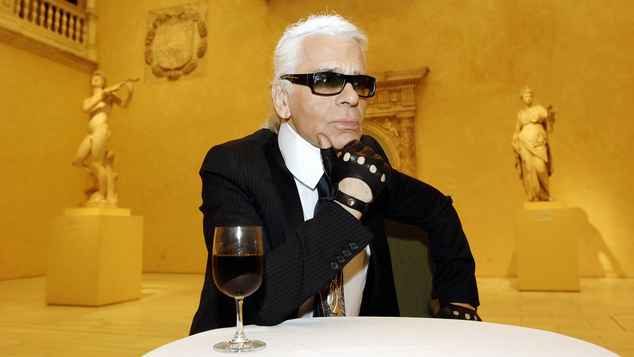 Hoes koppeling storm Chanel creative director Karl Lagerfeld redefined fashion - CNN Style