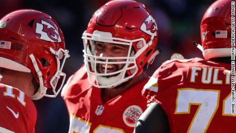 Chiefs' Duvernay-Tardif working in healthcare amid pandemic