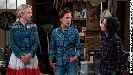 Lecy Goranson, Laurie Metcalf, Sara Gilbert in The Conners & # 39;