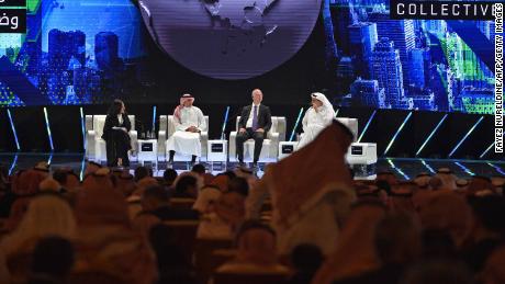 Qui est à Davos, dans le désert, en Arabie Saoudite? et qui reste à l'écart