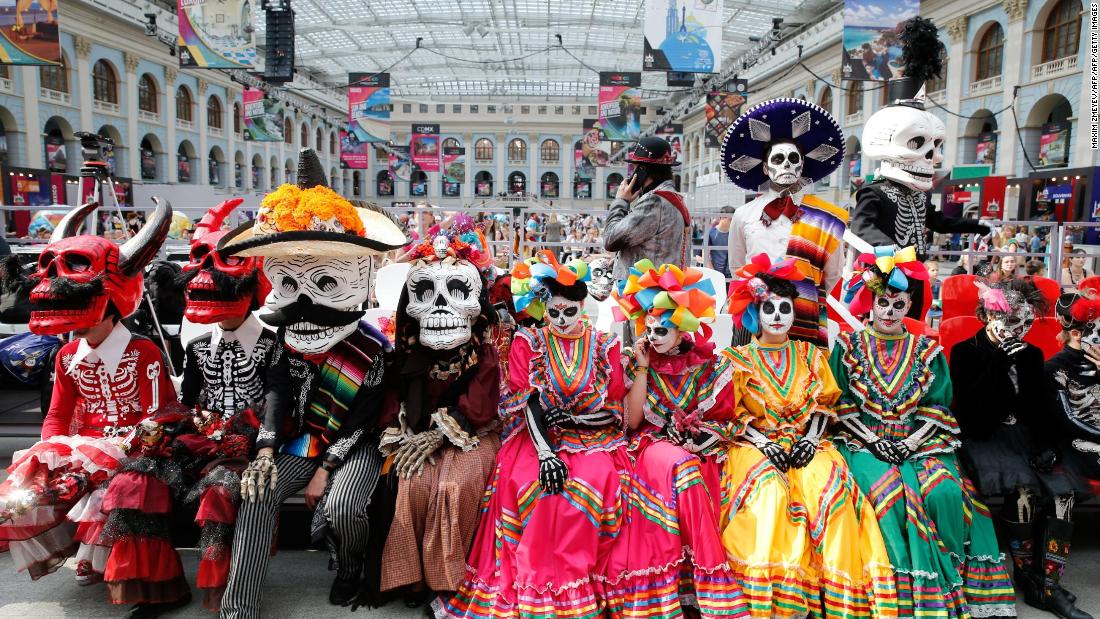 Desfile De D A De Muertos Catrinas Y Calaveras Para Celebrar La