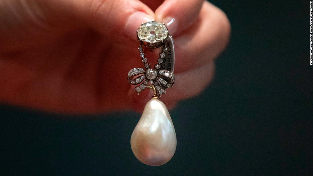 Image result for marie antoinette drop pearl sells at auction