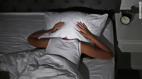 Moins de sommeil paradoxal au stade de rêve lié à un risque plus élevé de décès, selon une étude