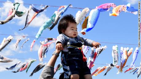 日本&#39;s birth rate hits another record low in 2019