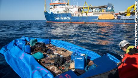 NGO Sea Watch 3 获救 47 migrants onboard a rubber boat off Libya&#39;s coast on January 19, 2019.