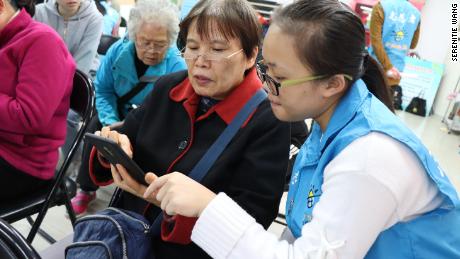 62-year-old Beijing retiree Zhang Zhixia (center) is determined not to be left behind by China&#39;s rapid technological advances.