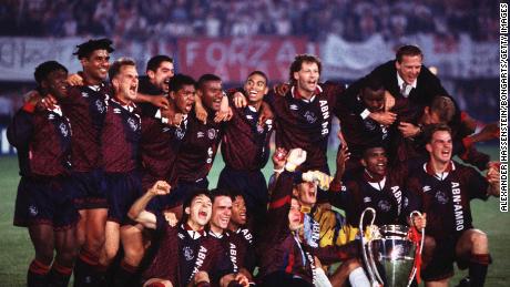 Ajax feiert 1995 den Gewinn der UEFA Champions League.