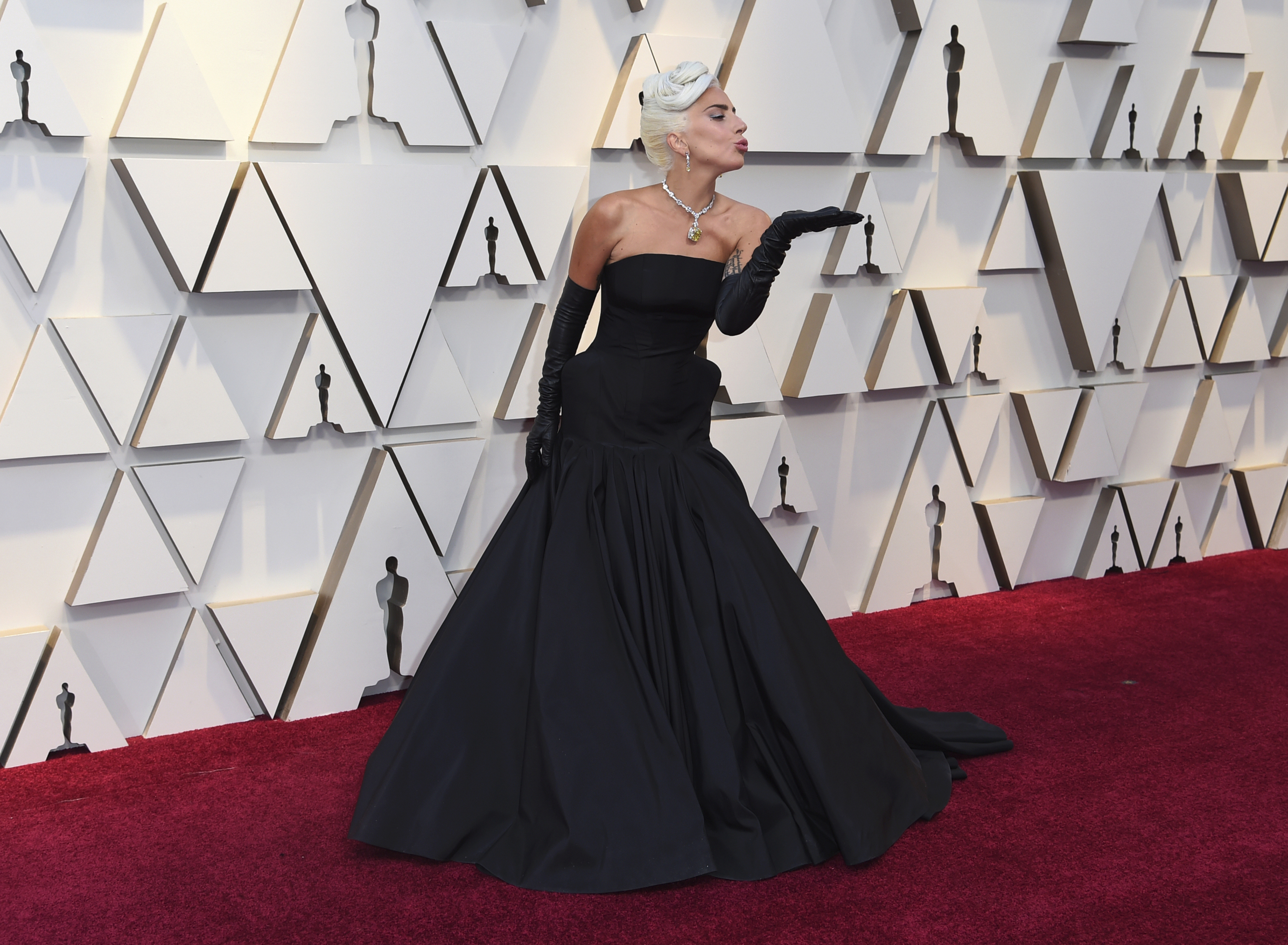 dresses worn at the oscars 2019