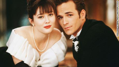 Shannen Doherty and Luke Perry in &#39;Beverly Hills, 90210&#39; - 1990-2000
