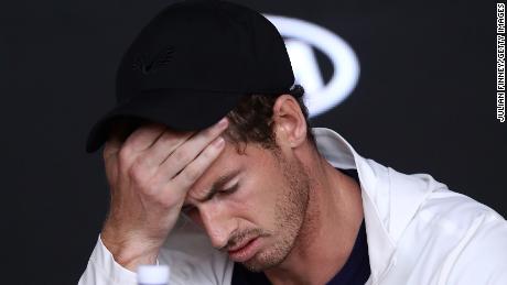 Murray wird während einer Pressekonferenz nach seiner Niederlage in der ersten Runde bei den Australian Open 2019 emotional.