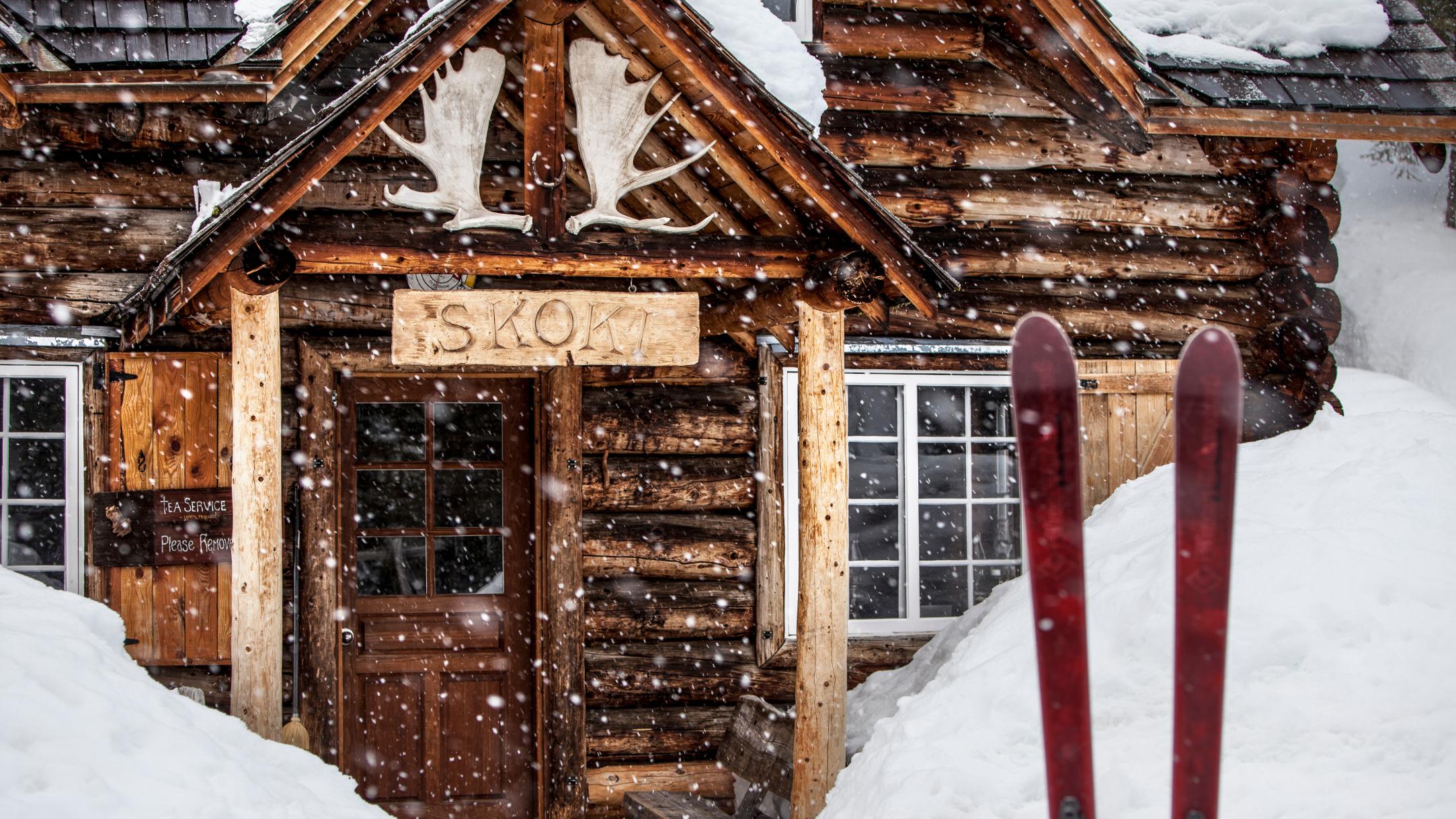 Lake Louise Ski Resort Sisters Keep Canada S Best Ski Resort