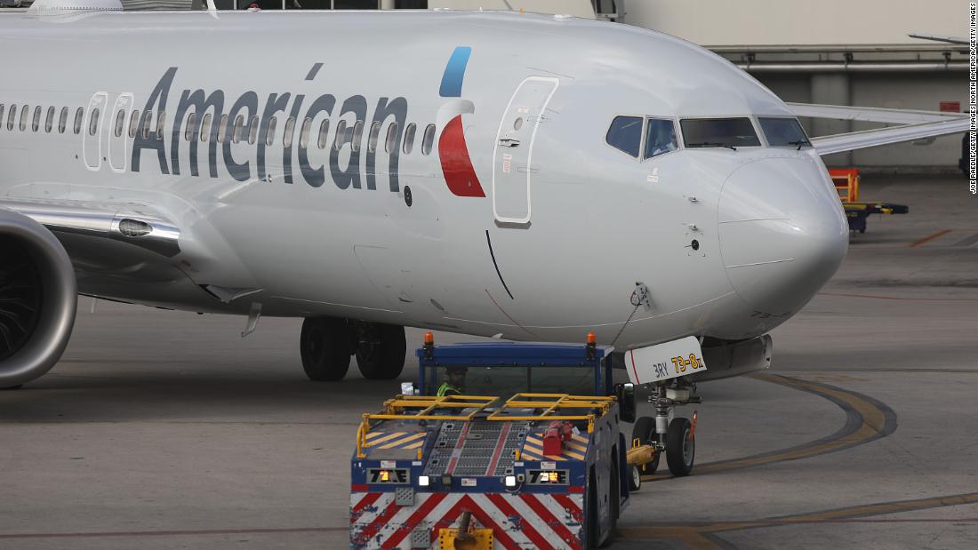 La aerolínea American Airlines suspende indefinidamente sus vuelos a