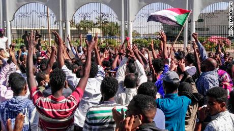 Five people killed amid massive demonstrations outside presidential compound