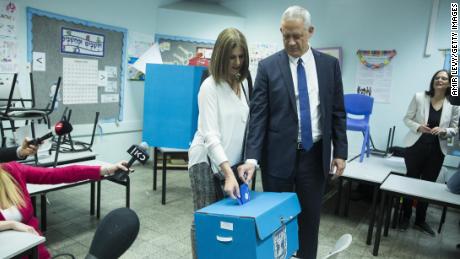 Benny Gantz and his wife, Revital, cast thier ballot at a polling station in Rosh Ha&#39;ayin.