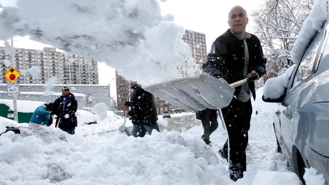 Booker shovels snow to help dig out people&#39;s vehicles in Newark in January 2011. While serving as mayor, Booker developed a reputation for engaging in personal acts of heroism such as rescuing a neighbor from a house fire and chasing down a suspected bank robber. Using social media to connect with constituents, he shoveled snowbound driveways by request and invited nearby city residents to his home when Hurricane Sandy caused widespread power outages.