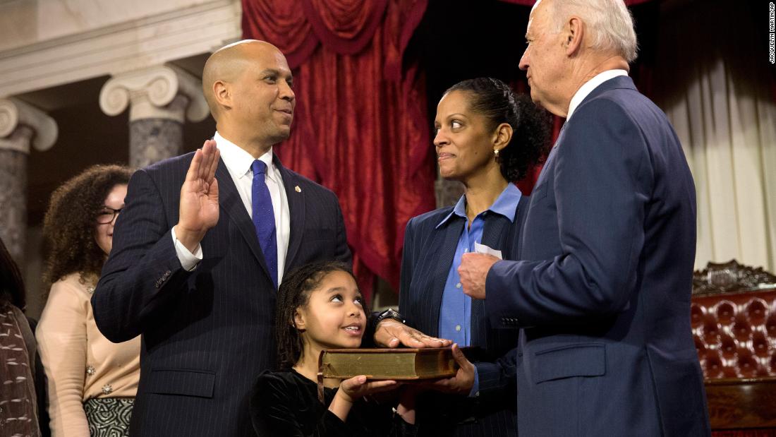 Vice President Joe Biden administers the Senate oath to Booker in January 2015. Holding the Bible is Booker&#39;s niece, Zelah, and his sister-in-law, Lucille.