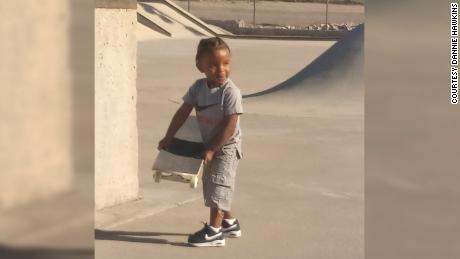 Ja & # 39; Ceon in the skatepark, now as a child.