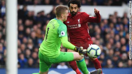 Liverpool&#39;s Mo Salah was unable to find a way through Everton as his side was held to a 0-0 draw at Goodison.