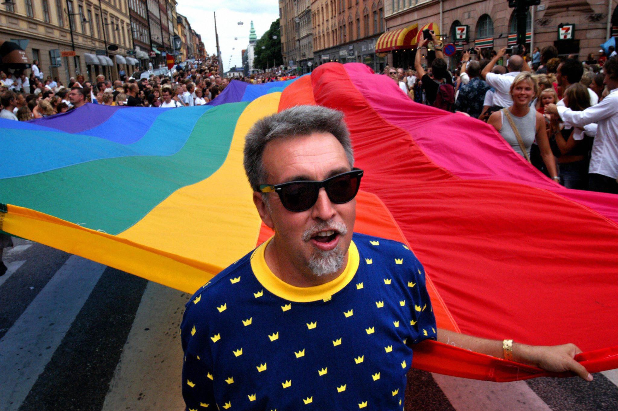 gay pride rainbow vs regular rainbow