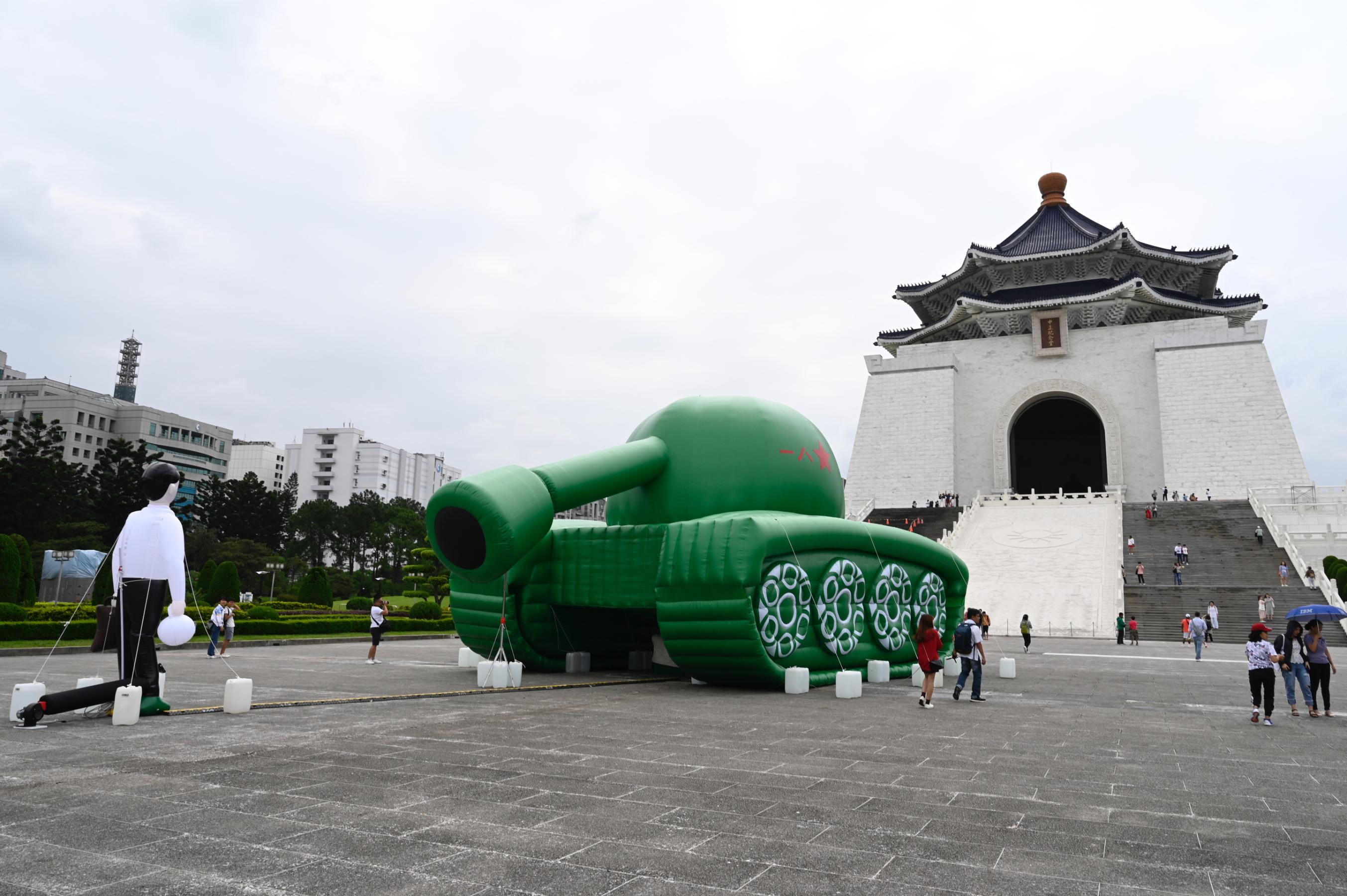 Tank Man&#39; inflatable appears ahead of Tiananmen Square crackdown  anniversary - CNN Style