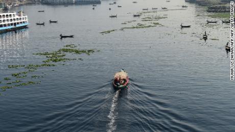 Bangladeshi commuters use boats to cross the Buriganga River in Dhaka on December 31, 2018, a day after the country's general election. - Bangladesh Prime Minister Sheikh Hasina has secured a fourth term with a landslide victory in polls the opposition slammed as "farcical" over claims of vote-rigging, and clashes between rival supporters that killed at least 17 people. (Photo by Munir UZ ZAMAN / AFP)        (Photo credit should read MUNIR UZ ZAMAN/AFP/Getty Images)
