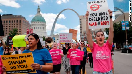 Missouri judge&#39;s order allows Planned Parenthood to provide abortions through Friday 