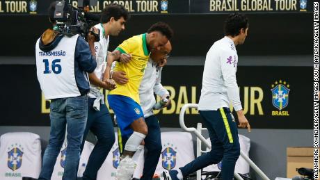 Neymar limped off during Brazil&#39;s 2-0 win over Qatar in Brasilia.