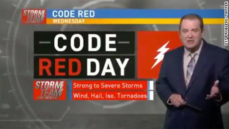 A meteorologist slammed the constant red code of his station into the station. warnings. It can cost him his job.