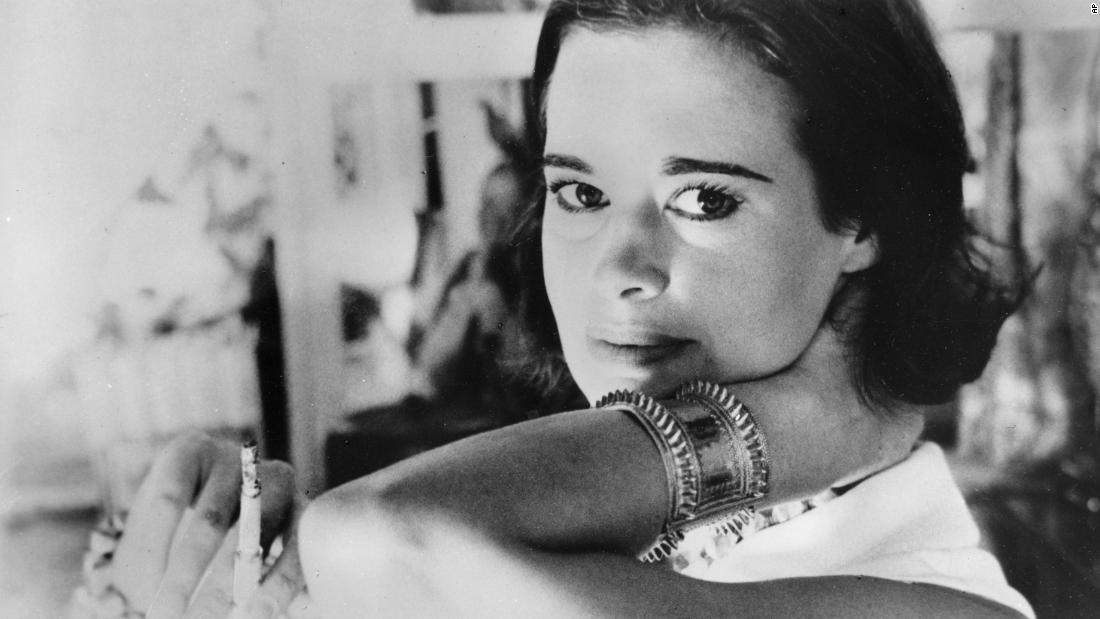 &lt;a href=&quot;https://www.cnn.com/2019/06/17/entertainment/gloria-vanderbilt-dies/index.html&quot; target=&quot;_blank&quot;&gt;Gloria Vanderbilt&lt;/a&gt;, the famous fashion designer, artist and socialite, died June 17, according to her son, CNN&#39;s Anderson Cooper. She was 95.