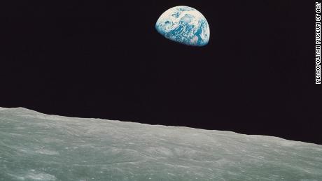Engineer and astronaut William Anders took the now-iconic &quot;Earthrise&kwotasie; photograph on December 24, 1968, during the Apollo 8 missie.