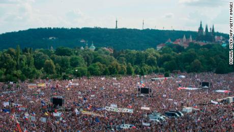 The &#39;biggest protest since the fall of Communism&#39; in Prague called for the resignation of the &#39;Czech Trump&#39;