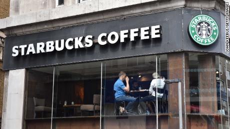 Starbucks has nearly 1,000 stores in the UK. They&#39;re losing money