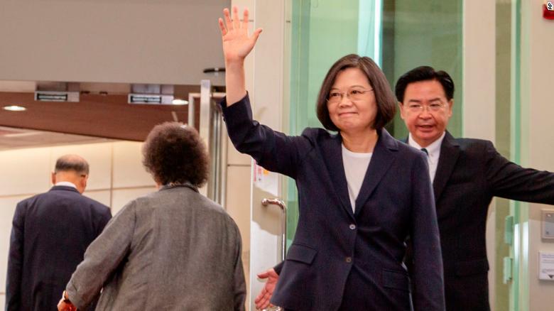 Tsai Ing-wen của Đài Loan cảnh báo chống lại các lực lượng hải ngoại & # 39; khi bắt đầu chuyến đi Mỹ