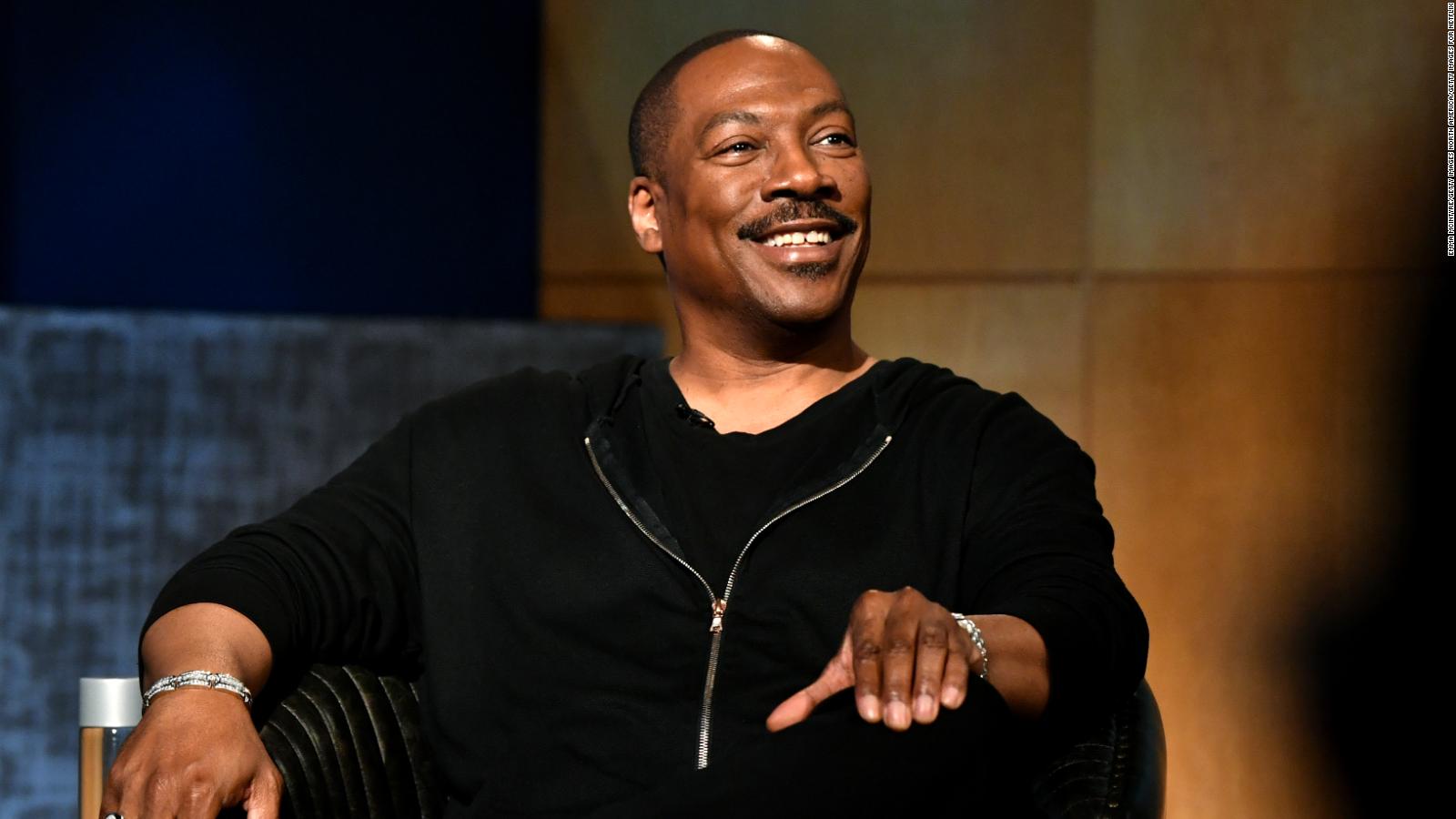 The prodigal son Eddie Murphy returns to SNL and kills