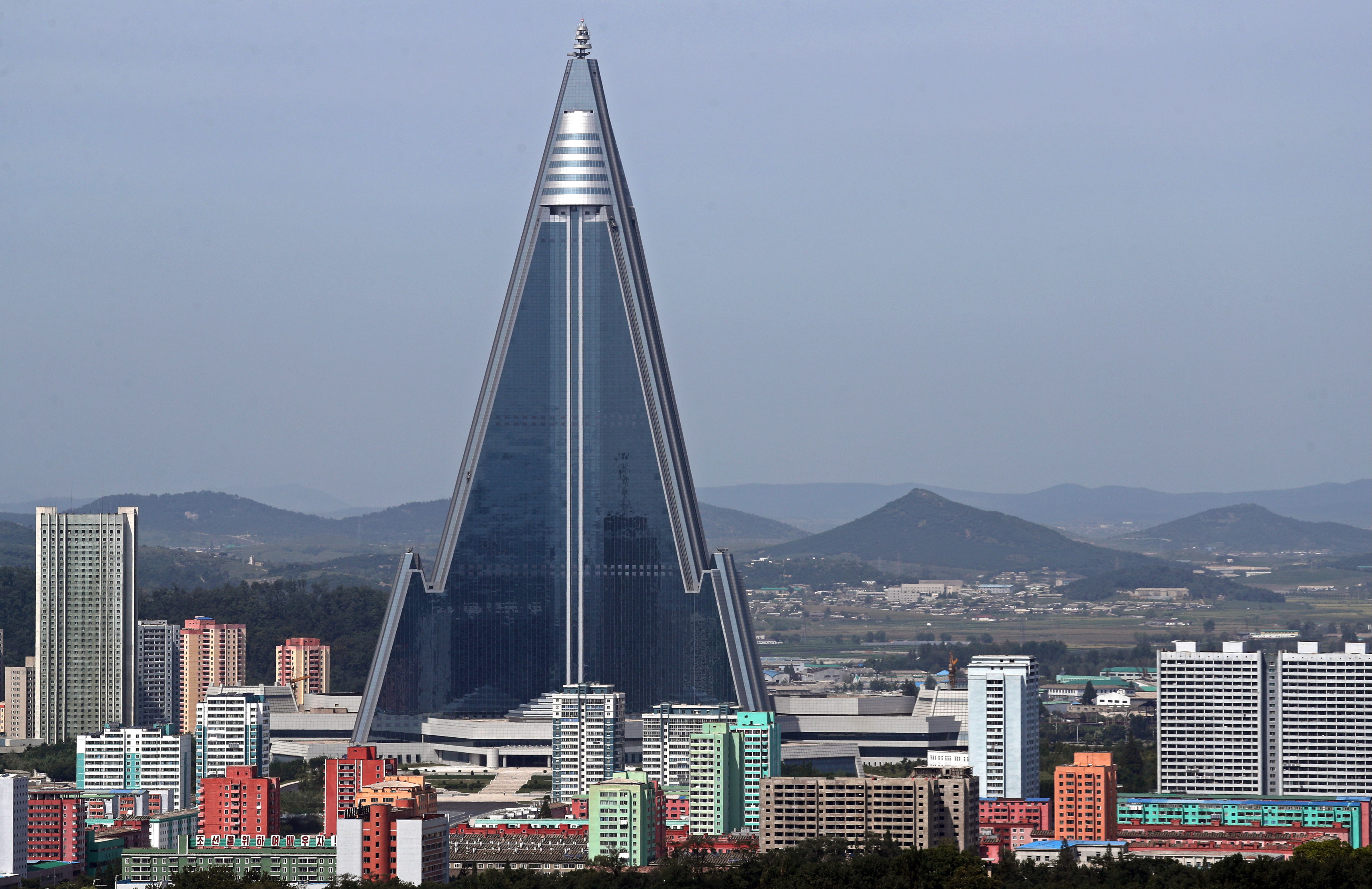 Ryugyong Hotel The Story Of North Korea S Hotel Of Doom