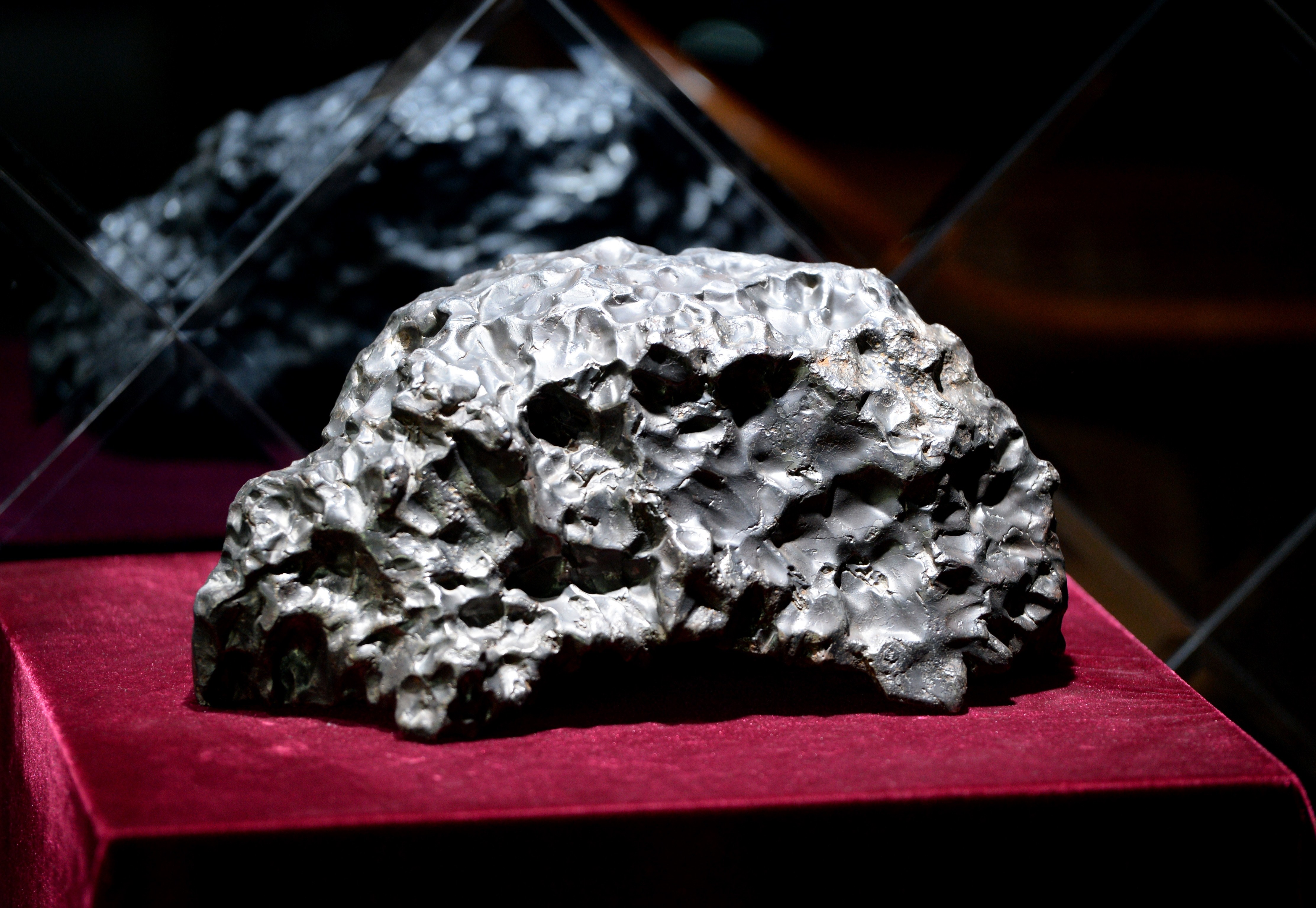 THE METEORITE MAGNETIC WANG AN EXTRAORDINARY HOBBY 