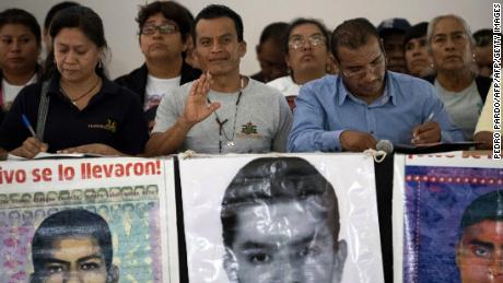 Fünf Jahre später werden die vermissten Studenten Mexikos von einem Geheimnis umgeben