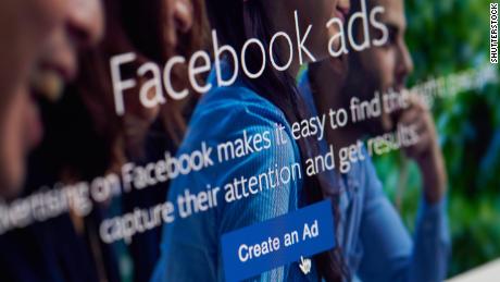 Facebook streiten sich mit Apple über Datenschutzänderungen, die das Werbegeschäft bedrohen