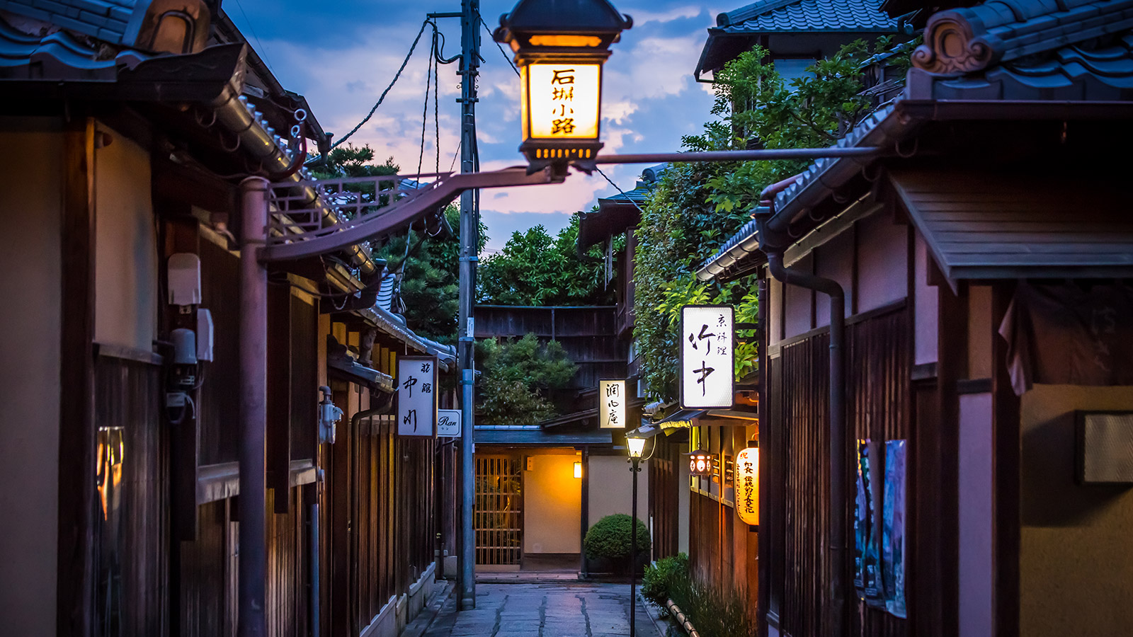 Kyoto S Geisha Neighborhood Cracks Down On Photography Cnn Travel
