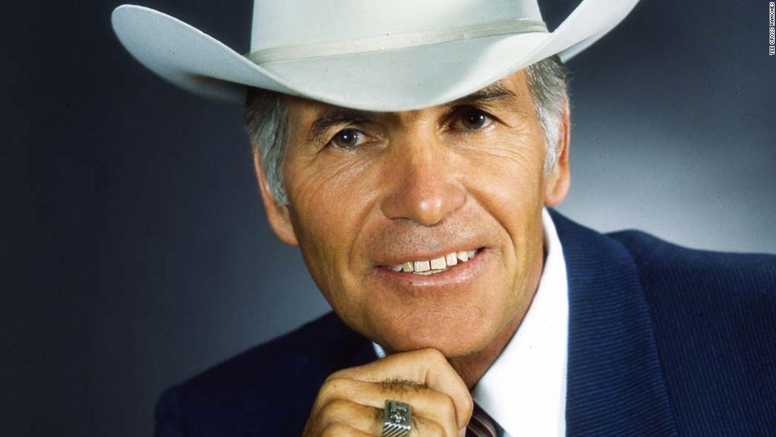 &lt;a href=&quot;https://www.cnn.com/2019/11/09/us/robert-norris-marlboro-man-death-trnd/index.html&quot; target=&quot;_blank&quot;&gt;Robert Norris&lt;/a&gt;, the rancher and philanthropist best known for playing the original &quot;Marlboro Man,&quot; died November 3, according to a statement by Tee Cross Ranches. He was 90.
