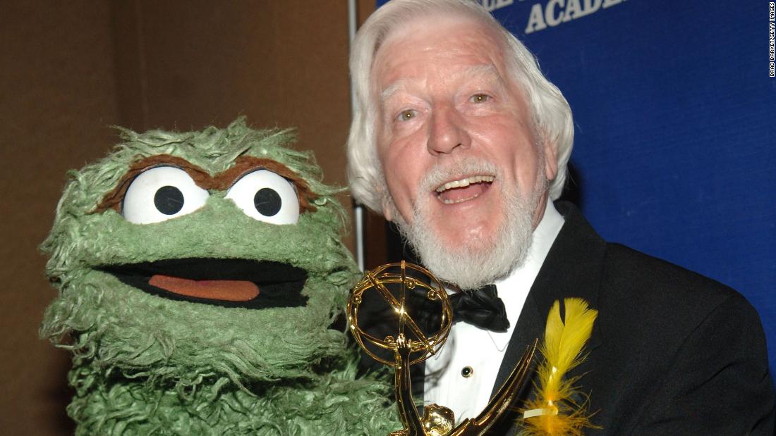&lt;a href=&quot;http://www.cnn.com/2019/12/08/entertainment/caroll-spinney-sesame-street-died-trnd/index.html&quot; target=&quot;_blank&quot;&gt;Caroll Spinney&lt;/a&gt;, the puppeteer for Sesame Street&#39;s Big Bird and Oscar the Grouch, died on December 8, according to Sesame Workshop. He was 85.