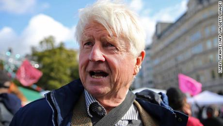Stanley Johnson, UK Prime Minister&#39;の父, criticized for comments on female pilots wearing burkas