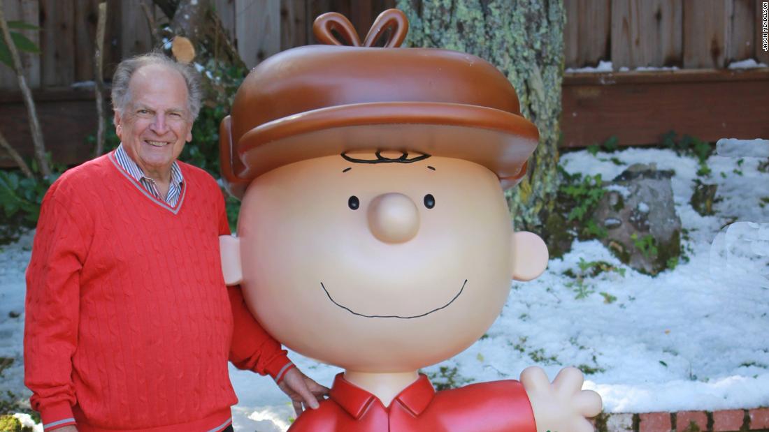&lt;a href=&quot;https://www.cnn.com/2019/12/27/entertainment/lee-mendelson-peanuts-charlie-brown-dead-trnd/index.html&quot; target=&quot;_blank&quot;&gt;Lee Mendelson&lt;/a&gt;, the longtime executive producer of numerous specials for the TV animated series &quot;Peanuts,&quot; died on December 25, his family said. He was 86.