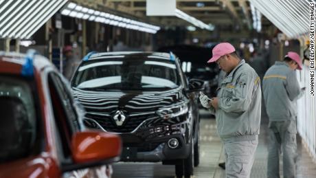 Global carmakers and luxury brands hit as virus shuts down China&#39;s &#39;motor city&#39;