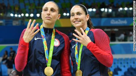 USA pair Diana Taurasi (L) and Sue Bird pose with their gold medals after the final of the women&#39;s basketball competition at the Carioca Arena 1 in the 2016 Olympics Games in Rio.