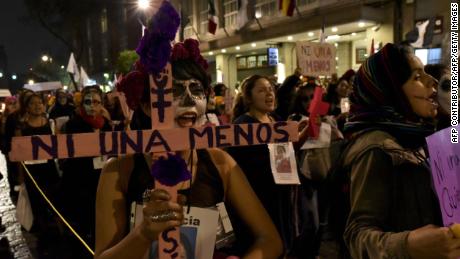 Ein früherer Protest gegen die Rate der Proesuktionen wegen Femizids in Mexiko.