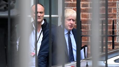 Boris Johnson (R) et Dominic Cummings à Downing Street en septembre.