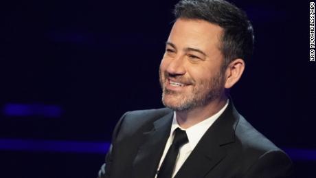 Jimmy Kimmel găzduiește episoadele de celebritate de la aniversarea a 20 de ani din filmul `` Who Want to Be a Millionaire. „“